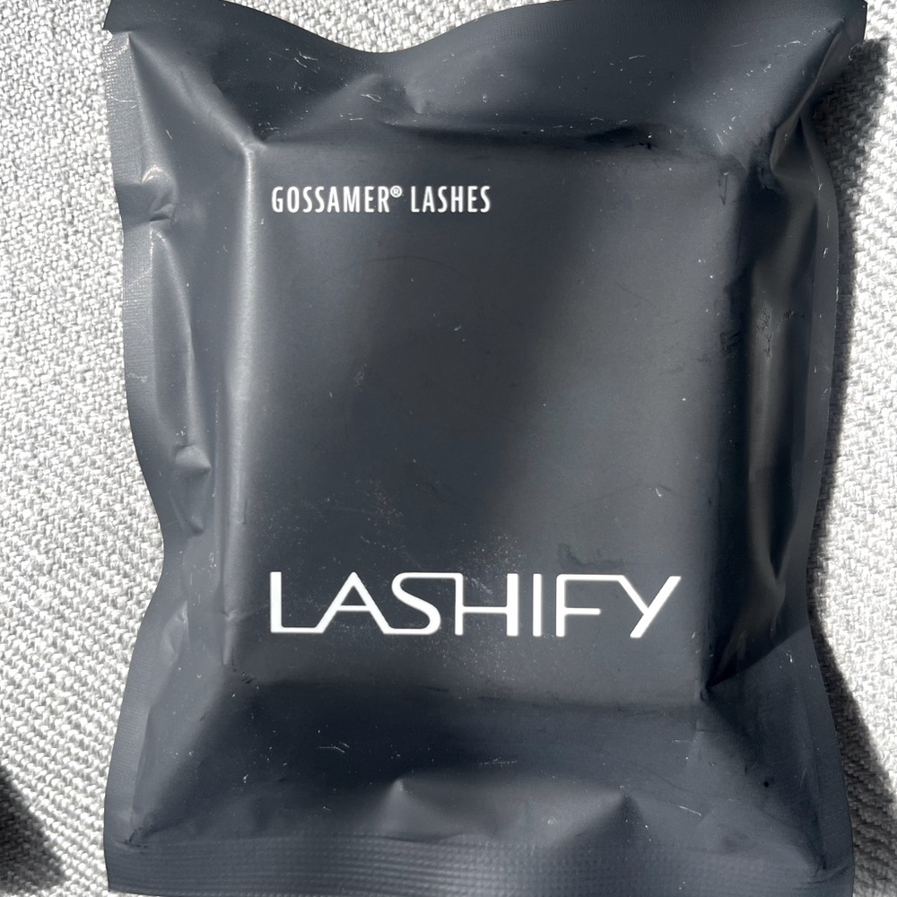 LASHIFY R12 Gossamer Lashes in Black